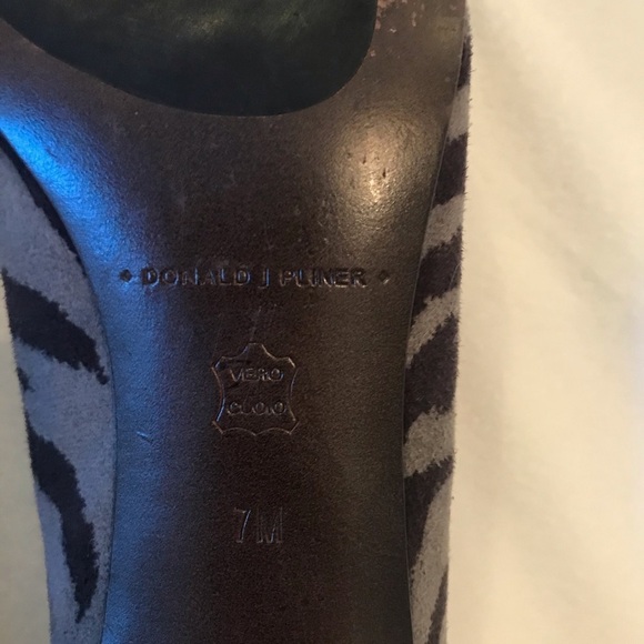 DONALD J PLINER SEANA KITTEN HEEL PUMPS - Picture 6 of 9